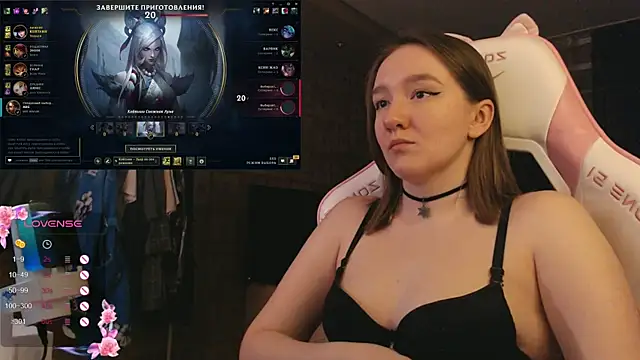 Snapshot of MoonlishSiren chatting on 19, 12, 2025 MoonlishSiren online show from 19, 12, 2025