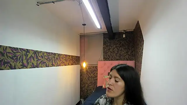 LiaCooper  online show from 6, 3, 2025