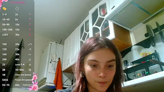 Snapshot of Sophie_Bell chatting on 4, 12, 2024 Sophie Bell online show from 4, 12, 2024