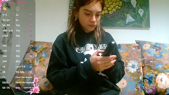 Snapshot of Sophie_Bell chatting on 18, 12, 2024 Sophie Bell online show from 18, 12, 2024