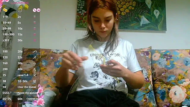 Snapshot of Sophie_Bell chatting on 26, 12, 2024 Sophie Bell online show from 26, 12, 2024