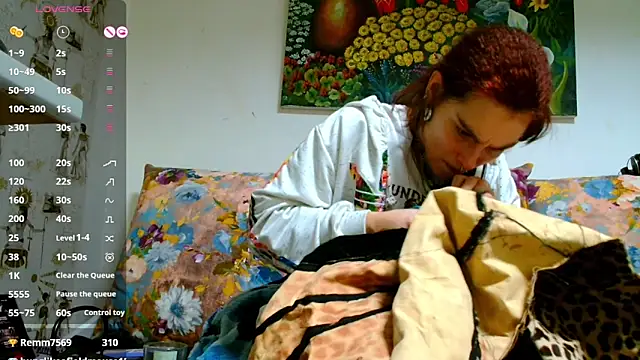 Snapshot of Sophie_Bell chatting on 2, 2, 2025 Sophie Bell online show from 2, 2, 2025