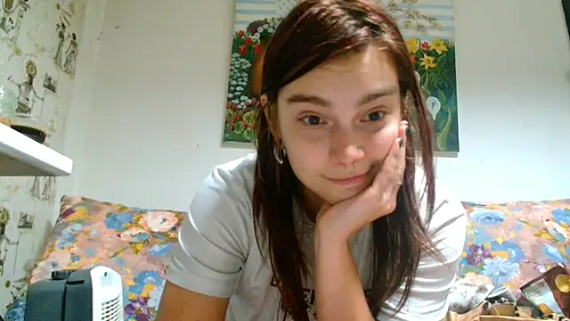 Snapshot of Sophie_Bell chatting on 18, 3, 2025 Sophie Bell online show from 18, 3, 2025