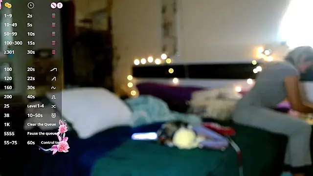 Snapshot of Sophie_Bell chatting on 11, 9, 2025 Sophie Bell online show from 11, 9, 2025