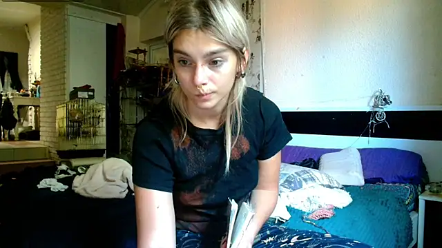 Snapshot of Sophie_Bell chatting on 13, 9, 2025 Sophie Bell online show from 13, 9, 2025