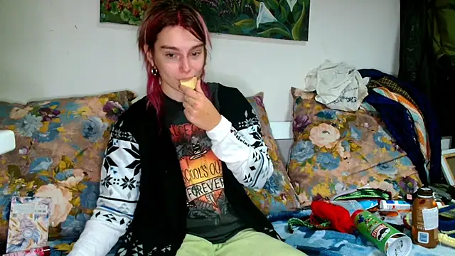 Snapshot of Sophie_Bell chatting on 2, 10, 2025 Sophie Bell online show from 2, 10, 2025
