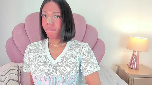 Nicole Paradise online show from 5, 11, 2025