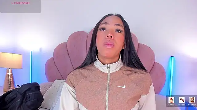 Snapshot of Nicole_Paradise chatting on 3, 3, 2026 Nicole Paradise online show from 3, 3, 2026