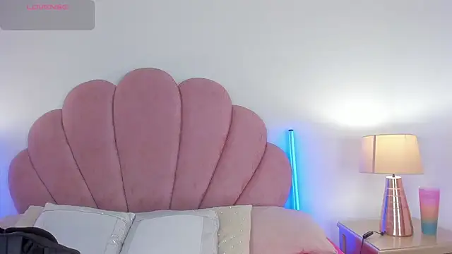 Nicole Paradise online show from 12, 3, 2026