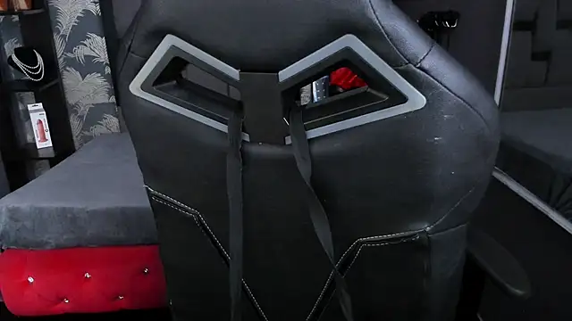 Cumming Tiffani online show from 14, 10, 2025