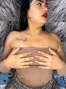 Cumming Tiffani online show from 4, 12, 2025