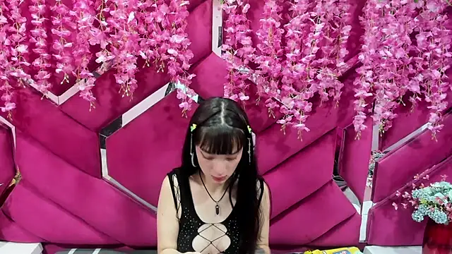 Aurora 18 online show from 10, 2, 2025