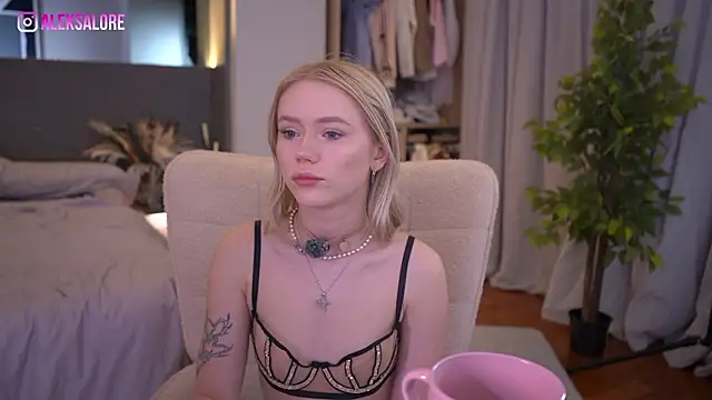 LexieLoree online show from 28, 3, 2026