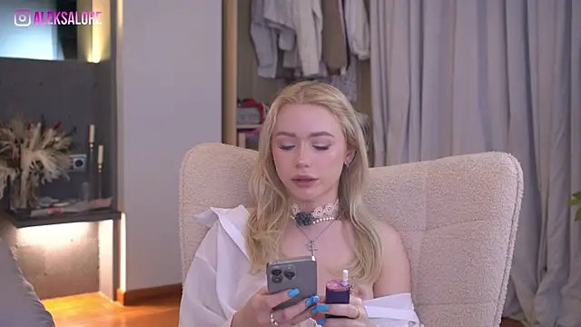 LexieLoree online show from 18, 4, 2026