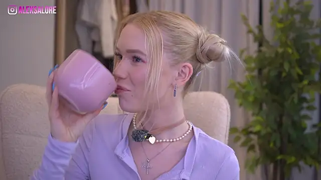 LexieLoree online show from 22, 4, 2026