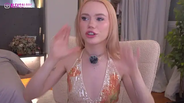 Snapshot of LexieLoree chatting on 1, 7, 2026 LexieLoree online show from 1, 7, 2026