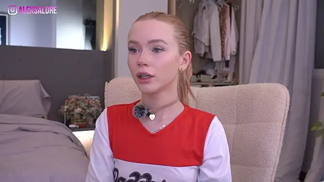 Snapshot of LexieLoree chatting on 4, 7, 2026 LexieLoree online show from 4, 7, 2026