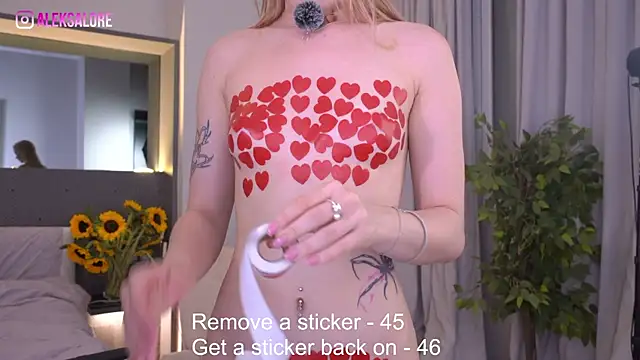 Snapshot of LexieLoree chatting on 8, 7, 2026 LexieLoree online show from 8, 7, 2026