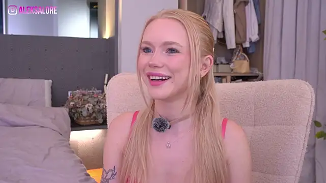 Snapshot of LexieLoree chatting on 20, 7, 2026 LexieLoree online show from 20, 7, 2026