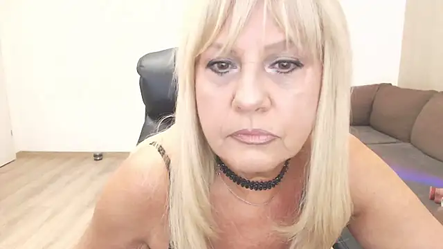 Snapshot of amberdoll4u chatting on 2, 7, 2026 amberdoll4u online show from 2, 7, 2026