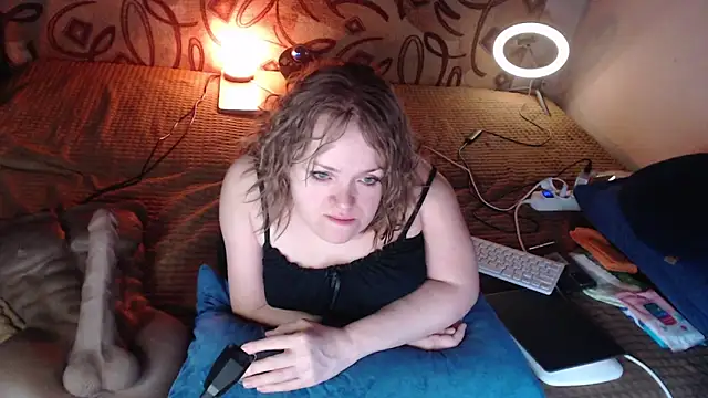 Snapshot of MiniNatalie chatting on 24, 1, 2025 MiniNatalie online show from 24, 1, 2025