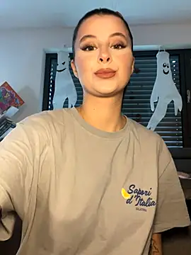 Mia-Minou online show from 11, 10, 2025