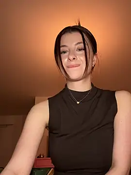 Mia-Minou online show from 7, 4, 2026