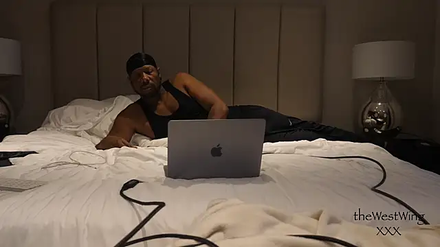 Snapshot of thewestwingxxxxx chatting on 13, 9, 2025 thewestwingxxxxx online show from 13, 9, 2025