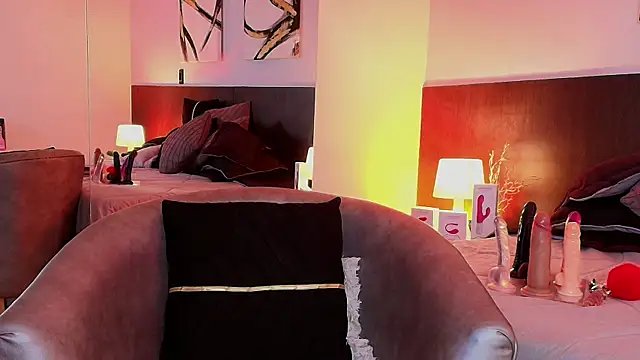 Snapshot of MartinaCaycedo chatting on 7, 2, 2025 MartinaCaycedo online show from 7, 2, 2025