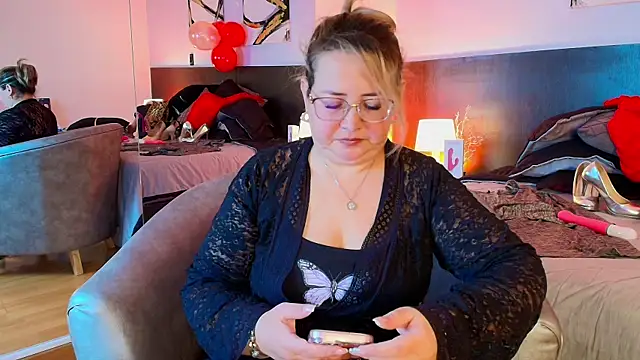 Snapshot of MartinaCaycedo chatting on 9, 2, 2025 MartinaCaycedo online show from 9, 2, 2025