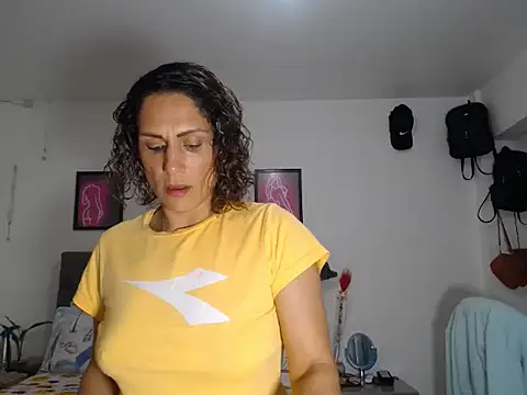 Corina hot online show from 2, 12, 2025