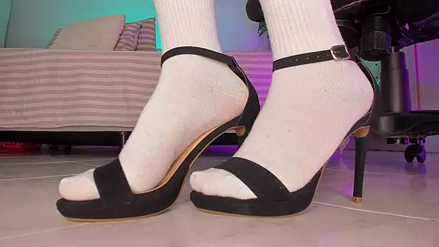 charlotte  grey online show from 12, 10, 2025