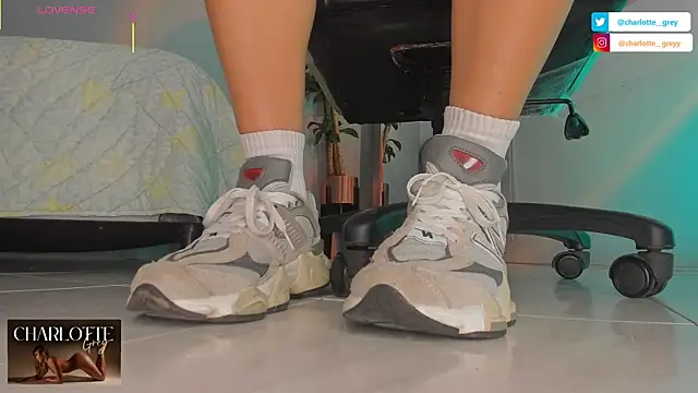 charlotte  grey online show from 23, 10, 2025