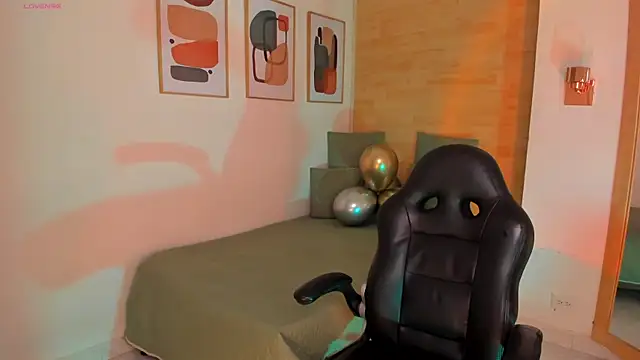 charlotte  grey online show from 15, 12, 2025