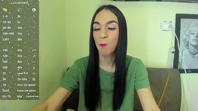 Mia thompson 19 online show from 3, 12, 2024