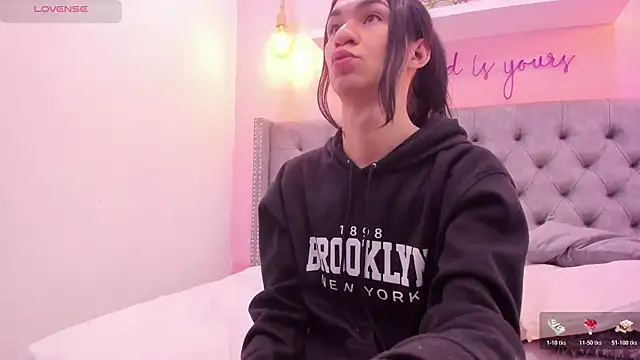 Mia thompson 19 online show from 3, 11, 2025