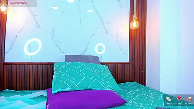 Mia thompson 19 online show from 18, 3, 2026