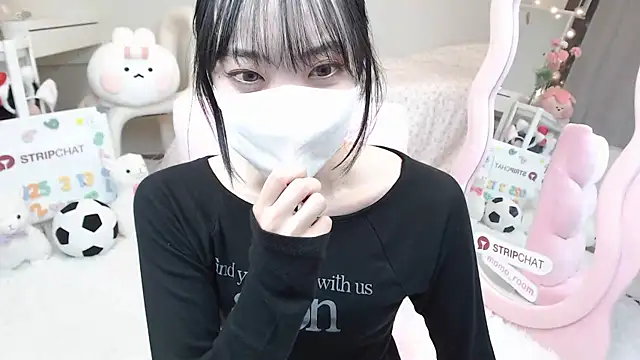 Snapshot of momo_room chatting on 13, 3, 2025 momo room online show from 13, 3, 2025