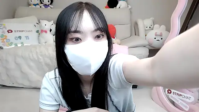 Snapshot of momo_room chatting on 11, 9, 2025 momo room online show from 11, 9, 2025