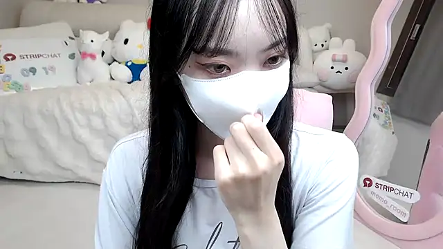 Snapshot of momo_room chatting on 19, 9, 2025 momo room online show from 19, 9, 2025