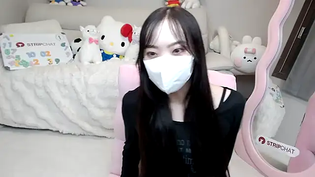 Snapshot of momo_room chatting on 2, 10, 2025 momo room online show from 2, 10, 2025