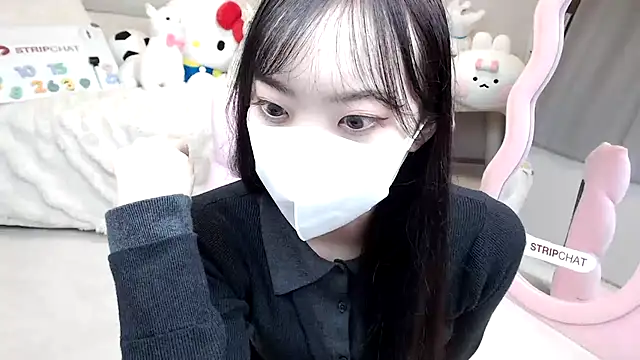 Snapshot of momo_room chatting on 15, 10, 2025 momo room online show from 15, 10, 2025