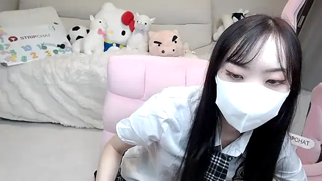 Snapshot of momo_room chatting on 16, 10, 2025 momo room online show from 16, 10, 2025
