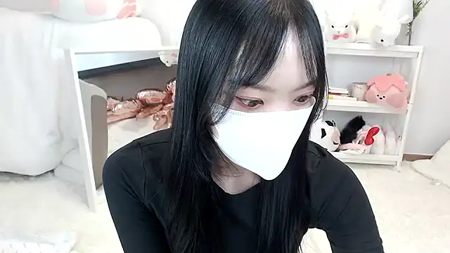 Snapshot of momo_room chatting on 6, 6, 2026 momo room online show from 6, 6, 2026