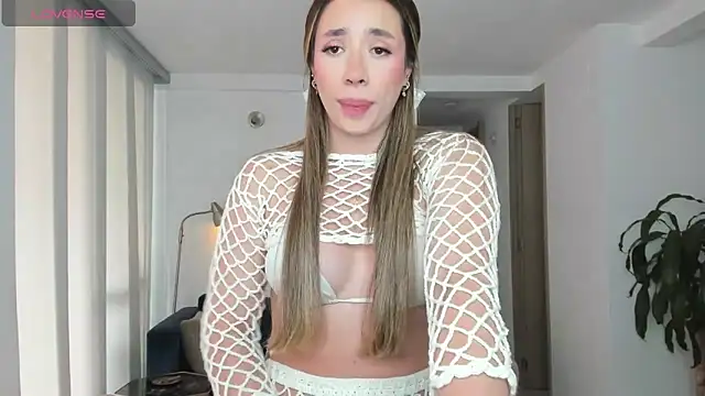 Snapshot of honeyann08 chatting on 3, 2, 2025 honeyann08 online show from 3, 2, 2025