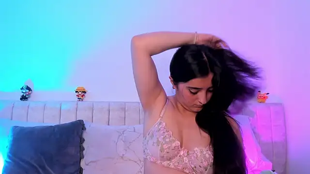 Kathia Morelli online show from 5, 3, 2025