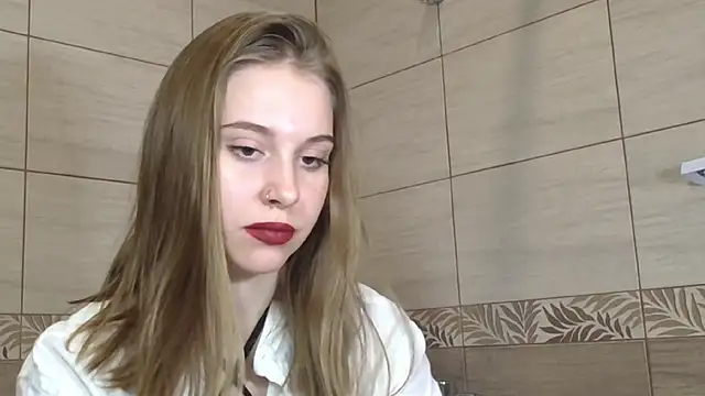 Snapshot of KirraLiam chatting on 2, 2, 2025 KirraLiam online show from 2, 2, 2025