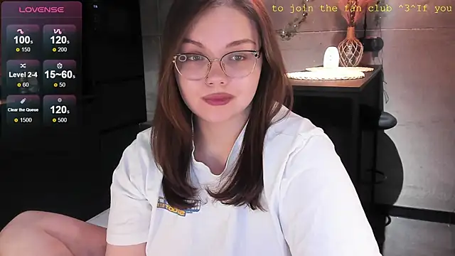Snapshot of EvaBae chatting on 3, 1, 2025 EvaBae online show from 3, 1, 2025