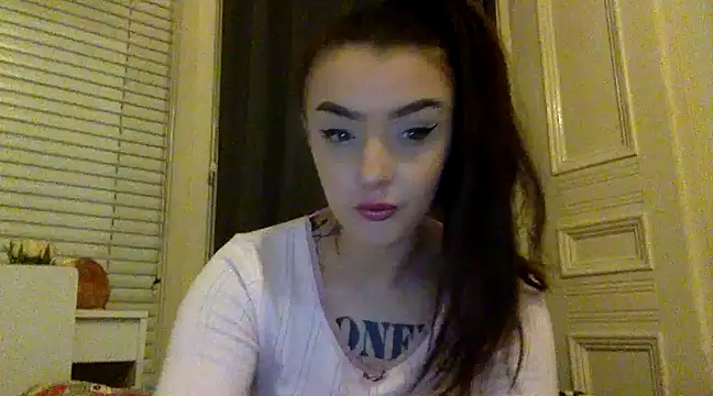 LucyLuxee19 online show from 5, 12, 2024