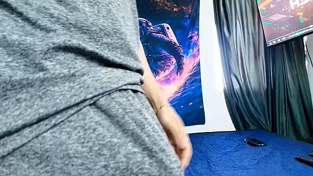 HotCouple 697 online show from 18, 1, 2025